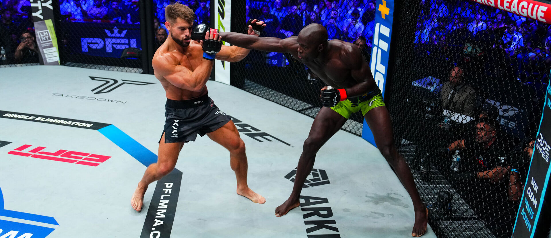 Sixth/MARTIAL LAW SWEDENBORG(DIEZW3Eメンバー Sixth/MARTIAL LAW SWEDENBORG(DIEZW3Eメンバー